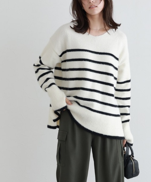 Pierrot（ピエロ）の「サムホールシャギーニット Vネック（ニット/セーター・レディース・ブルー/ホワイト系その他/グレー/ネイビー/オフホワイト・L/M）」の3枚目の写真