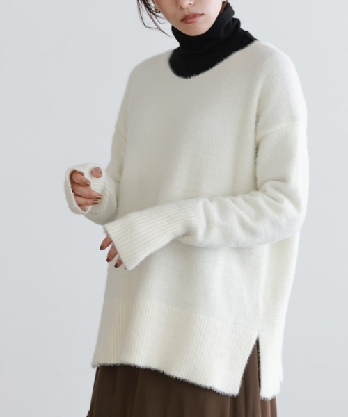 Pierrot（ピエロ）の「サムホールシャギーニット Vネック（ニット/セーター・レディース・ブルー/ホワイト系その他/グレー/ネイビー/オフホワイト・L/M）」の2枚目の写真