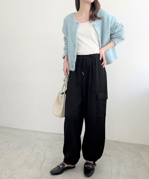 GeeRA(ジーラ)の「やわらか素材カーゴパンツ(カーゴパンツ・レディース・アイボリー/ブラック・MEDIUM/LARGE)」の6枚目の写真