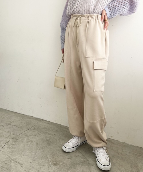 GeeRA(ジーラ)の「やわらか素材カーゴパンツ(カーゴパンツ・レディース・アイボリー/ブラック・MEDIUM/LARGE)」の8枚目の写真