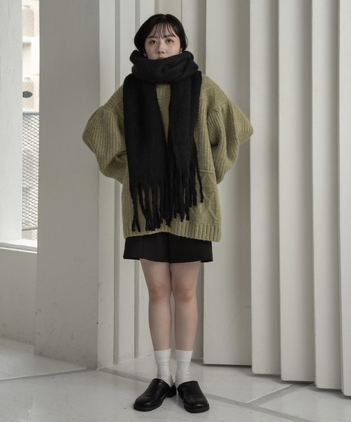 lawgy（ラウジー）の「volume fringe muffler / ボリュームフリンジマフラー（マフラー・レディース・ブラック/ホワイト/グリーン・FREE）」の9枚目の写真