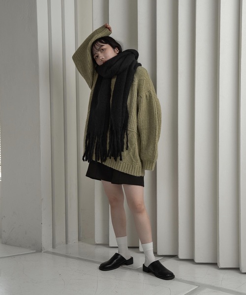 lawgy（ラウジー）の「volume fringe muffler / ボリュームフリンジマフラー（マフラー・レディース・ブラック/ホワイト/グリーン・FREE）」の11枚目の写真