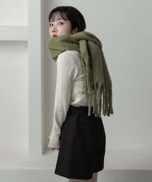 lawgy（ラウジー）の「volume fringe muffler / ボリュームフリンジマフラー（マフラー・レディース・ブラック/ホワイト/グリーン・FREE）」の13枚目の写真