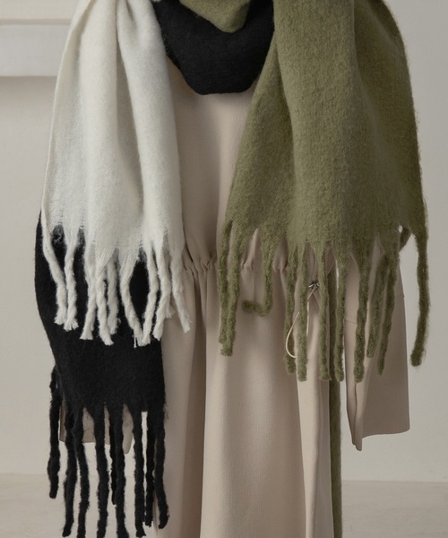 lawgy（ラウジー）の「volume fringe muffler / ボリュームフリンジマフラー（マフラー・レディース・ブラック/ホワイト/グリーン・FREE）」の16枚目の写真
