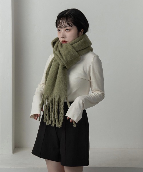 lawgy（ラウジー）の「volume fringe muffler / ボリュームフリンジマフラー（マフラー・レディース・ブラック/ホワイト/グリーン・FREE）」の20枚目の写真