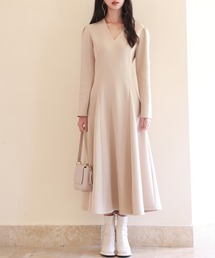 SAISON DE PAPILLON（セゾンドパピヨン）の「【高評価4.82】ポンチ素材Vネックゴアードワンピース スタイルUP（ワンピース）」