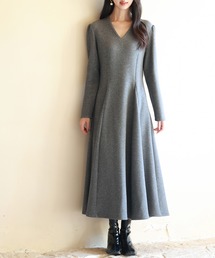 SAISON DE PAPILLON（セゾンドパピヨン）の「ポンチ素材Vネックゴアードワンピース（ワンピース）」