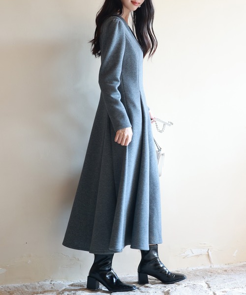 SAISON DE PAPILLON(セゾンドパピヨン)の「【高評価】ポンチ素材Vネックゴアードワンピース スタイルUP(ワンピース・レディース・ネイビー/ベージュ/チャコール・S/L/M)」の19枚目の写真