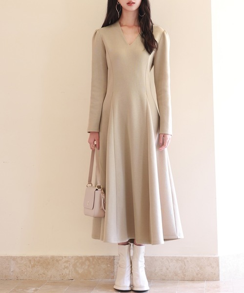 SAISON DE PAPILLON(セゾンドパピヨン)の「【高評価】ポンチ素材Vネックゴアードワンピース スタイルUP(ワンピース・レディース・ネイビー/ベージュ/チャコール・S/L/M)」の15枚目の写真