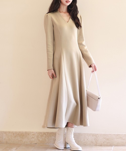 SAISON DE PAPILLON(セゾンドパピヨン)の「【高評価】ポンチ素材Vネックゴアードワンピース スタイルUP(ワンピース・レディース・ネイビー/ベージュ/チャコール・S/L/M)」の14枚目の写真