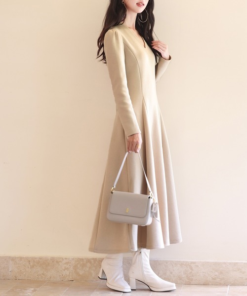 SAISON DE PAPILLON(セゾンドパピヨン)の「【高評価】ポンチ素材Vネックゴアードワンピース スタイルUP(ワンピース・レディース・ネイビー/ベージュ/チャコール・S/L/M)」の13枚目の写真