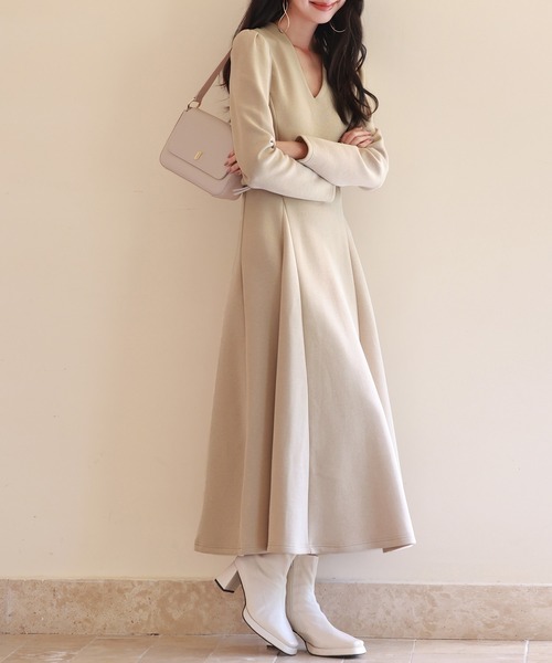 SAISON DE PAPILLON(セゾンドパピヨン)の「【高評価】ポンチ素材Vネックゴアードワンピース スタイルUP(ワンピース・レディース・ネイビー/ベージュ/チャコール・S/L/M)」の9枚目の写真