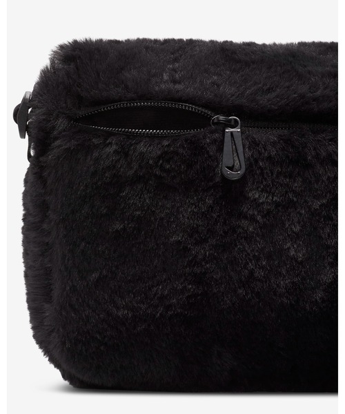 NIKE（ナイキ）の「NIKE WMNS NSW FUTURA 365 FX FUR CROSSBOD FB3048-010（ショルダーバッグ・レディース・ブラック・ONE SIZE）」の2枚目の写真