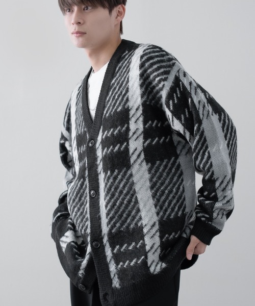 improves(インプローブス)の「シャギー加工 チェック Vネック カーディガン(カーディガン/ボレロ・メンズ・ブラック/ブラウン/チャコール・LARGE/MEDIUM/X-LARGE)」の2枚目の写真