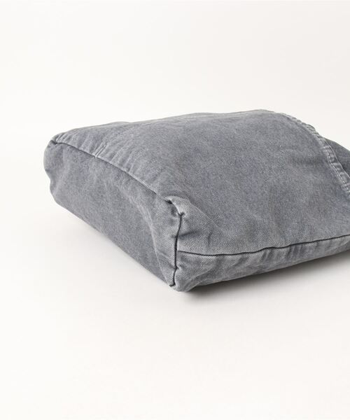 SPINNS（スピンズ）の「ポケット付デニムトートショルダーバッグ（トートバッグ・レディース・ブラック/ブルー・ONESIZE）」の4枚目の写真