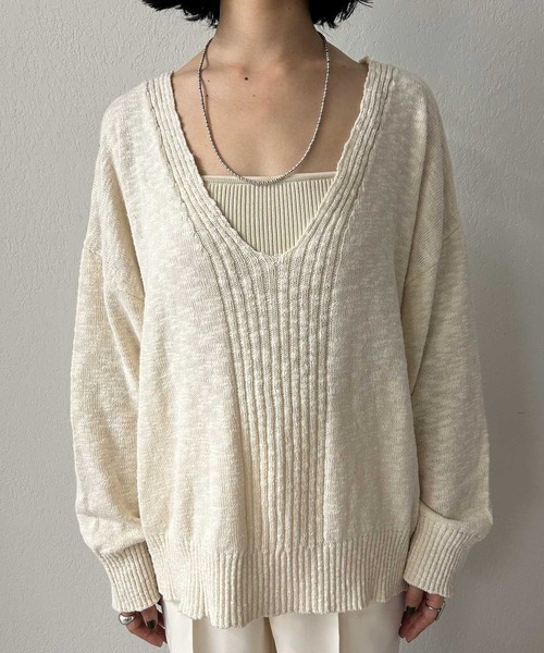 SHENERY(シーナリー)の「スラブVネックニット(ニット/セーター・レディース・オフホワイト/ブラック/ライトグレー・FREE)」の18枚目の写真