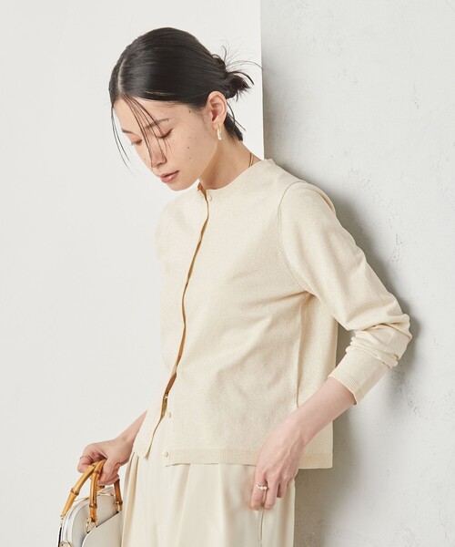 NOLLEY’S Sophi(ノーリーズソフィ)の「《手洗い可能》《アンサンブル対応》ラメクルーネックカーディガン(カーディガン/ボレロ・レディース・ゴールド/サックスブルー/シルバー/ブラック・38/36)」の4枚目の写真