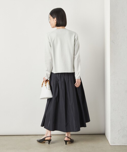 NOLLEY’S Sophi(ノーリーズソフィ)の「《手洗い可能》《アンサンブル対応》ラメクルーネックカーディガン(カーディガン/ボレロ・レディース・ゴールド/サックスブルー/シルバー/ブラック・38/36)」の9枚目の写真