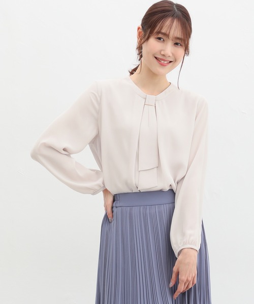 Honeys（ハニーズ）の「ボウタイブラウス（シャツ/ブラウス・レディース・ブラック/グレイッシュベージュ/オレンジ/ブルー/ホワイト・S/M/L/LL/3L）」の4枚目の写真