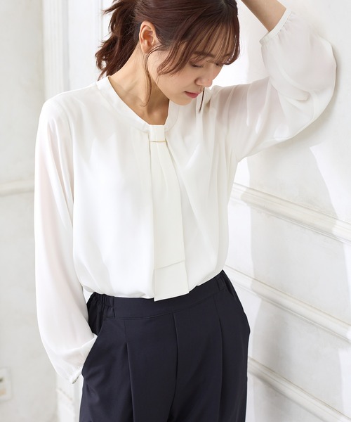 Honeys（ハニーズ）の「ボウタイブラウス（シャツ/ブラウス・レディース・ブラック/グレイッシュベージュ/オレンジ/ブルー/ホワイト・S/M/L/LL/3L）」の6枚目の写真