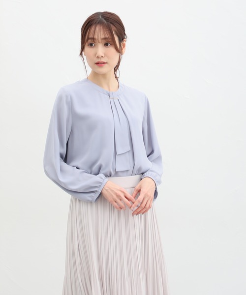 Honeys（ハニーズ）の「ボウタイブラウス（シャツ/ブラウス・レディース・ブラック/グレイッシュベージュ/オレンジ/ブルー/ホワイト・S/M/L/LL/3L）」の14枚目の写真