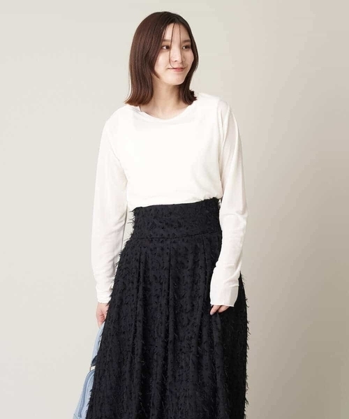 a.v.v(アーヴェヴェ)の「シアークルーネックトップス(Tシャツ/カットソー・レディース・ホワイト/チャコールグレー・42/34/38/40/36)」の4枚目の写真