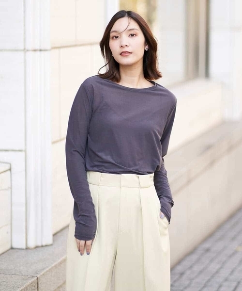 a.v.v(アーヴェヴェ)の「シアークルーネックトップス(Tシャツ/カットソー・レディース・ホワイト/チャコールグレー・42/34/38/40/36)」の9枚目の写真