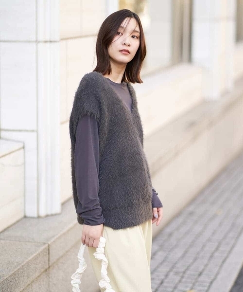 a.v.v(アーヴェヴェ)の「シアークルーネックトップス(Tシャツ/カットソー・レディース・ホワイト/チャコールグレー・42/34/38/40/36)」の12枚目の写真