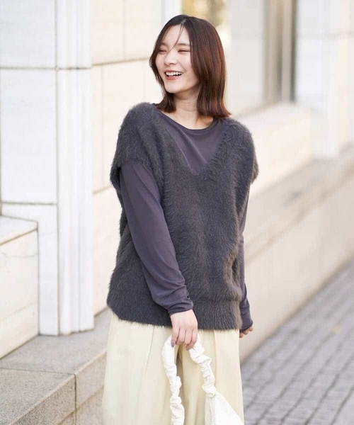 a.v.v(アーヴェヴェ)の「シアークルーネックトップス(Tシャツ/カットソー・レディース・ホワイト/チャコールグレー・42/34/38/40/36)」の13枚目の写真