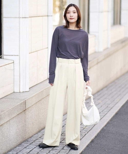 a.v.v(アーヴェヴェ)の「シアークルーネックトップス(Tシャツ/カットソー・レディース・ホワイト/チャコールグレー・42/34/38/40/36)」の17枚目の写真