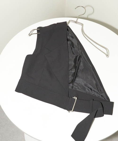 MAISON BREEZE reveur(メゾンブリーズレヴール)の「【MAISON BREEZE reveur】アシンメトリーワンショルダーショートベスト trc(ベスト・レディース・ブラック/ライトオリーブ/グレー・FREE)」の4枚目の写真