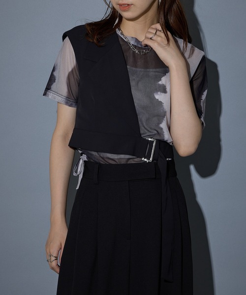 MAISON BREEZE reveur(メゾンブリーズレヴール)の「【MAISON BREEZE reveur】アシンメトリーワンショルダーショートベスト trc(ベスト・レディース・ブラック/ライトオリーブ/グレー・FREE)」の10枚目の写真