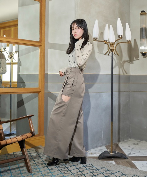 ANDGEEBEE(アンジービー)の「カットアウトワイドパンツ(その他パンツ・レディース・ブラック/アッシュブラウン・FREE)」の4枚目の写真