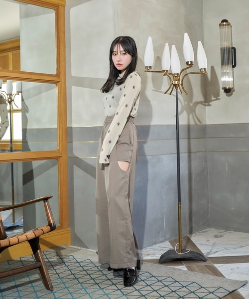 ANDGEEBEE(アンジービー)の「カットアウトワイドパンツ(その他パンツ・レディース・ブラック/アッシュブラウン・FREE)」の5枚目の写真