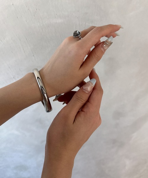 kutir(クティール)の「メタルバングル(バングル/リストバンド・レディース・シルバー/ゴールド・FREE)」の5枚目の写真