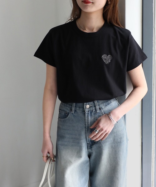 Riberry（リベリー）の「ハートロゴラメ刺繍コンパクトTシャツ