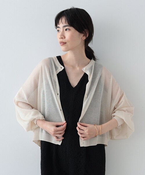 GALLEST（ギャレスト）の「◆クルーネックシアーカーディガン（カーディガン/ボレロ・レディース・ブラック/アイボリー/キャメル/スモーキーグリーン系・38）」の2枚目の写真