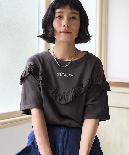 FREAK'S STORE（フリークスストア）の「Vフリル ロゴTシャツ（Tシャツ/カットソー・レディース・オフホワイト/レッド/ブラック・ﾌﾘ-）」の3枚目の写真