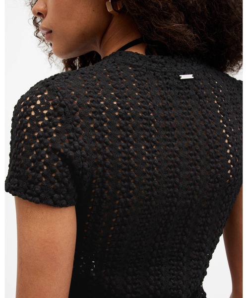 ALLSAINTS(オールセインツ)の「KARMA CROCHET STEVIE SLIM FIT T-SHIRT | KARMA クロシェ スティービー スリム フィット Tシャツ(Tシャツ/カットソー・レディース・ブラック・2/4/6/8/10/12)」の4枚目の写真