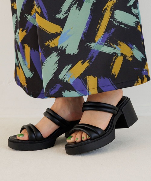 BAYFLOW（ベイフロー）の「[フィットする中敷きクッション]チューブサンダル（サンダル・レディース・ブラック/ホワイト・MEDIUM/LARGE）」の2枚目の写真