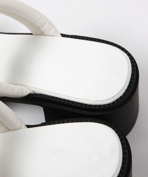 BAYFLOW（ベイフロー）の「[フィットする中敷きクッション]チューブサンダル（サンダル・レディース・ブラック/ホワイト・MEDIUM/LARGE）」の12枚目の写真
