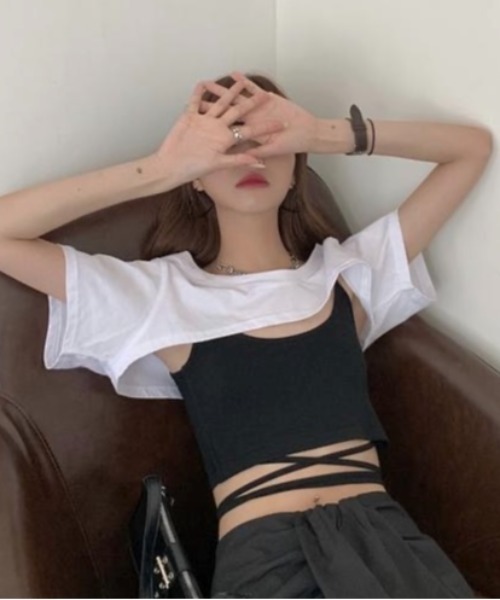 LADY LIKE(レディライク)の「クロスリボンショートキャミ2点セット(Tシャツ/カットソー・レディース・ホワイト/ブラック・M)」の6枚目の写真