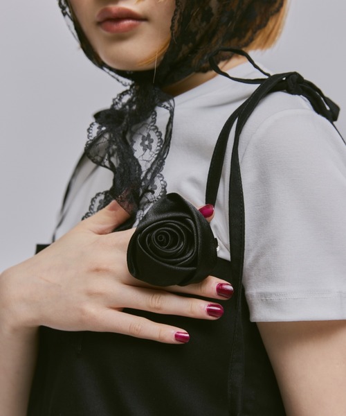 FEKETE（フェケテ）の「MULTI ROSE BROOCH / マルチローズ