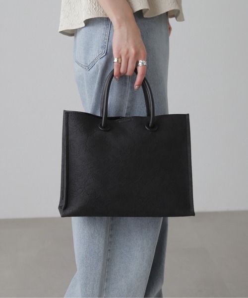 FREE'S MART（フリーズマート）の「◆エンボスペイズリーバッグ（トートバッグ・レディース・ホワイト/ブラック/カーキ・ﾌﾘ-）」の3枚目の写真