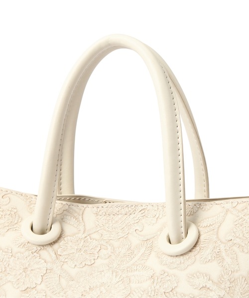 FREE'S MART（フリーズマート）の「◆エンボスペイズリーバッグ（トートバッグ・レディース・ホワイト/ブラック/カーキ・ﾌﾘ-）」の4枚目の写真