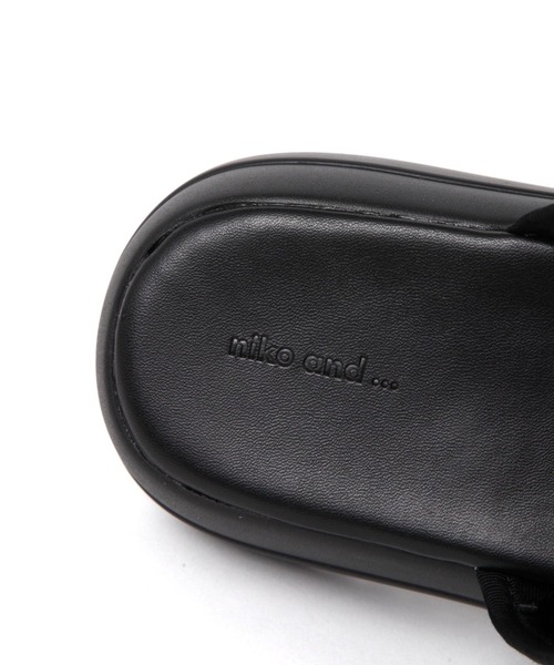 niko and...（ニコアンド）の「オリジナルキラキラスライドサンダル（サンダル・レディース・アイボリー/ブラック・MEDIUM/LARGE）」の17枚目の写真