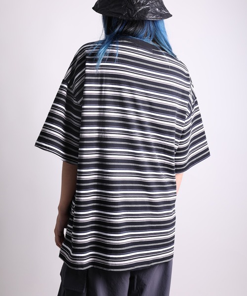 GENXDER（ノンジェンダー）の「【GENXDER】ボーダー柄ルーズフィットTシャツ (SS)（Tシャツ/カットソー・メンズ・ブラック/ホワイト・LARGE/X-LARGE/XX-LARGE）」の13枚目の写真