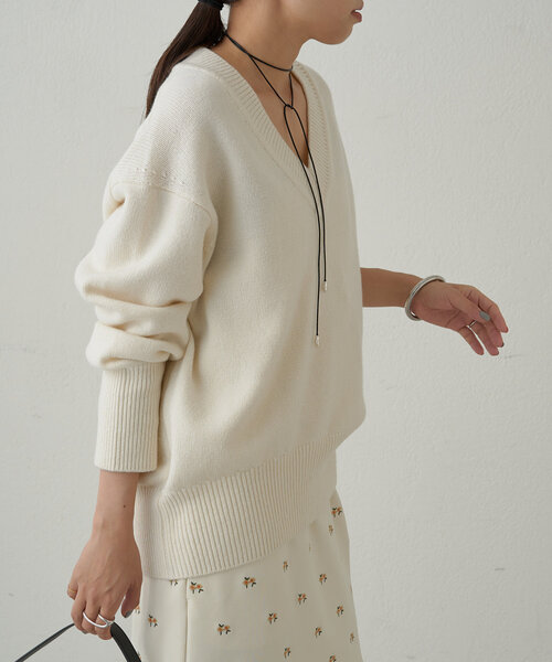 ラウンジドレス　ウールVニット　新品 LOUNGEDRESS（ラウンジドレス）の「WOOL Vニット（ニット