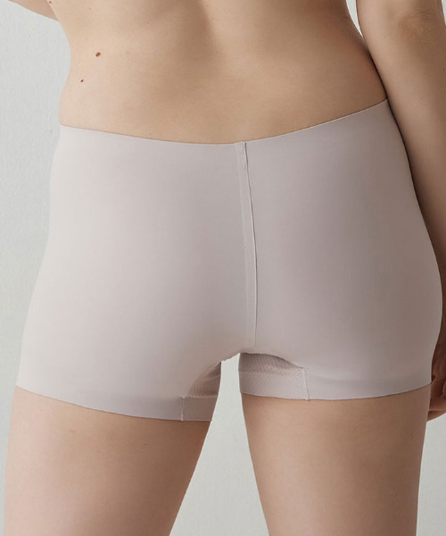 VIVID LADY（ビビッドレディー）の「HUGDAY シームレスVラインボクサーショーツ シームレス（ショーツ・レディース・ブラウン/グレー/アイボリー/ラベンダー/ベージュ系その他/オリーブ/チャコールグレー/ブラック・MEDIUM/X-LARGE/LARGE）」の8枚目の写真