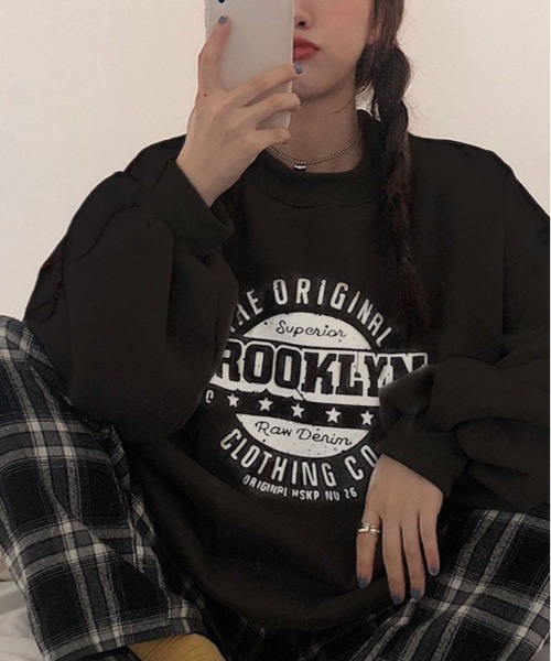 kirakiraShop（キラキラショップ）の「フロントロゴが映える。裏起毛 ロゴ デザイン スウェット（スウェット・レディース・杢グレー/ブルー/ワイン/ブラック/グリーン/チャコール/オートミール/ベージュ/ブルー系その他・M/L/XL/XXL）」の2枚目の写真